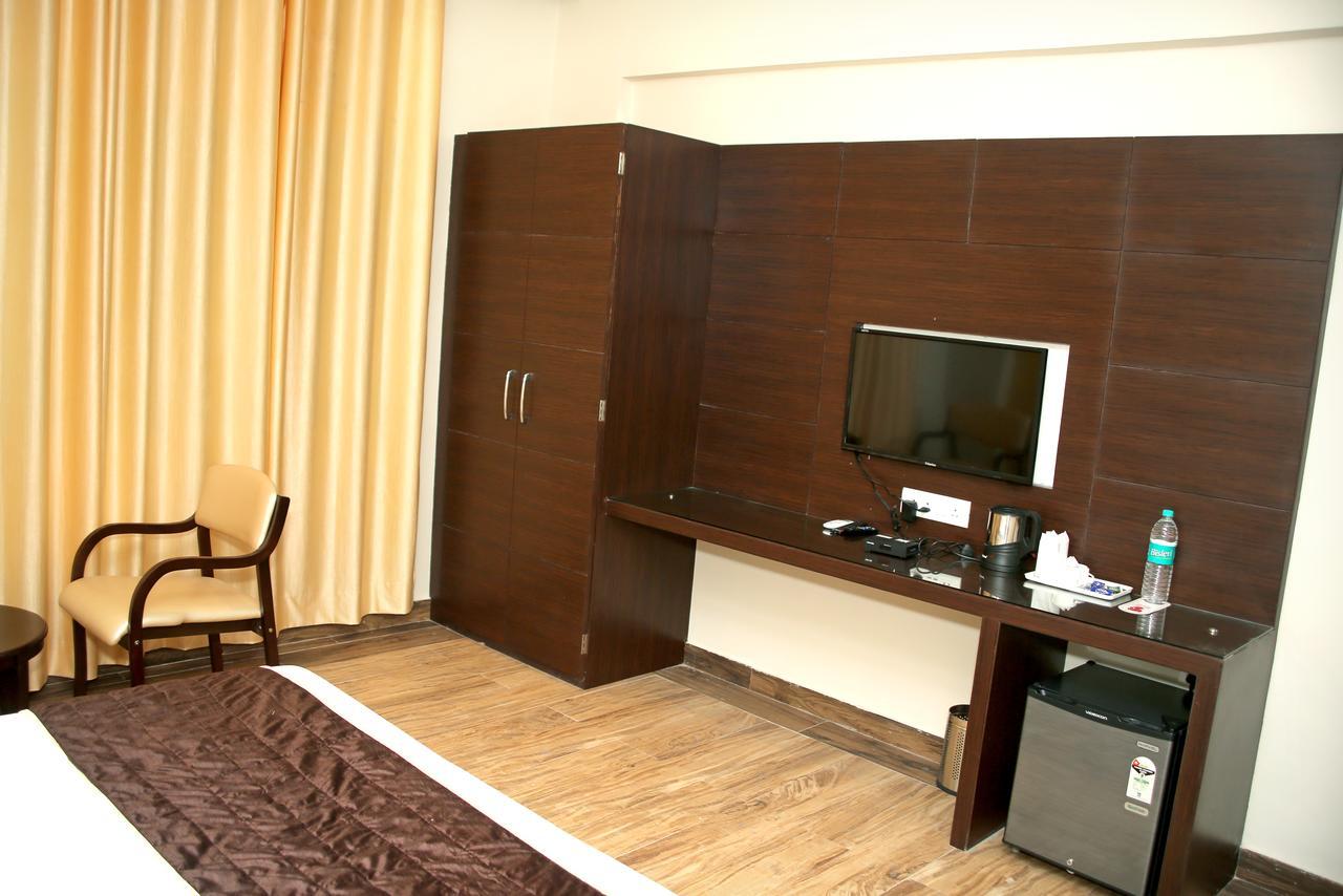 Hotel Lavanya Palace Ratlām Extérieur photo