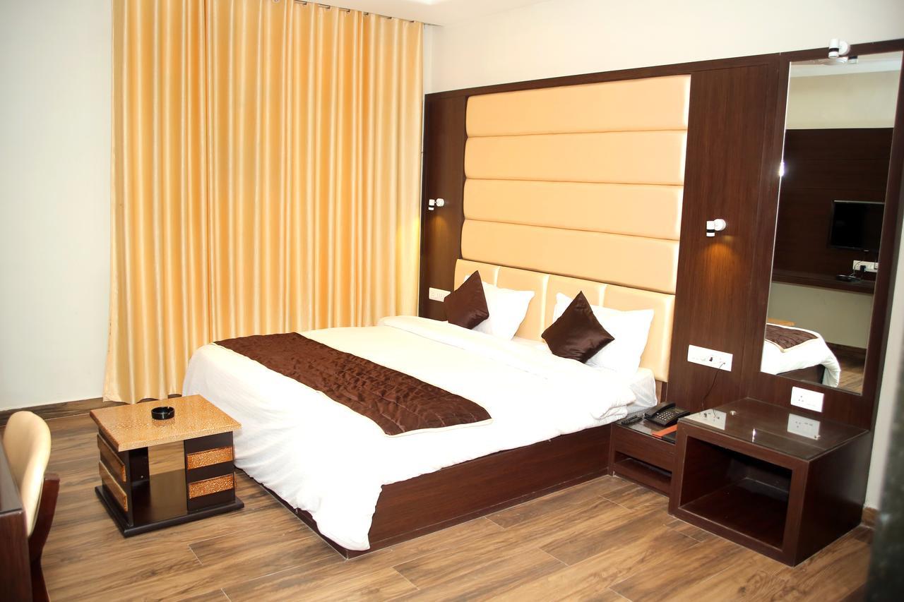 Hotel Lavanya Palace Ratlām Extérieur photo
