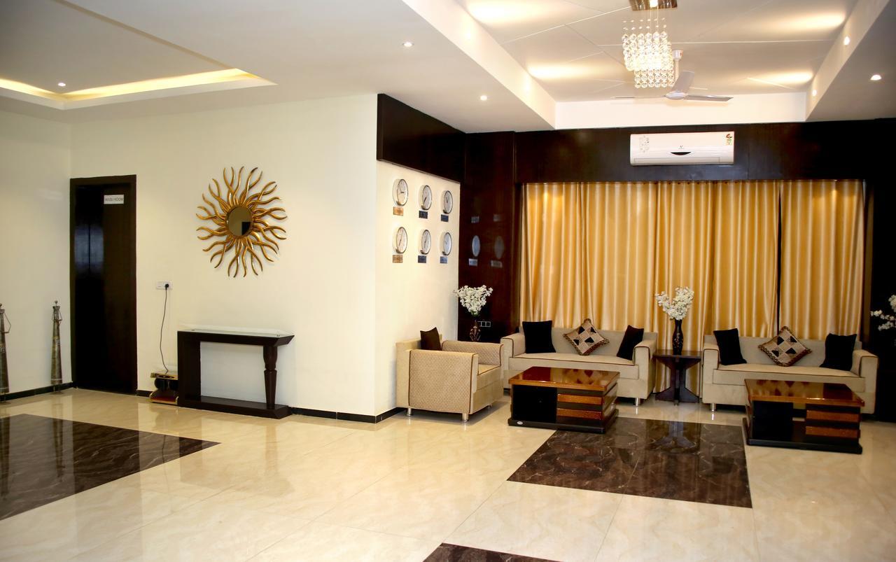 Hotel Lavanya Palace Ratlām Extérieur photo