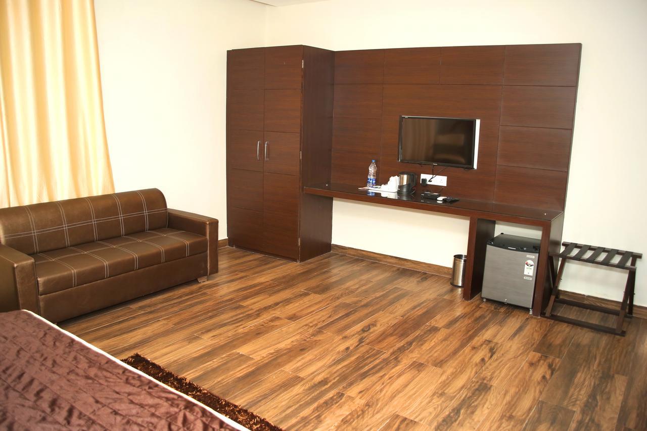 Hotel Lavanya Palace Ratlām Extérieur photo