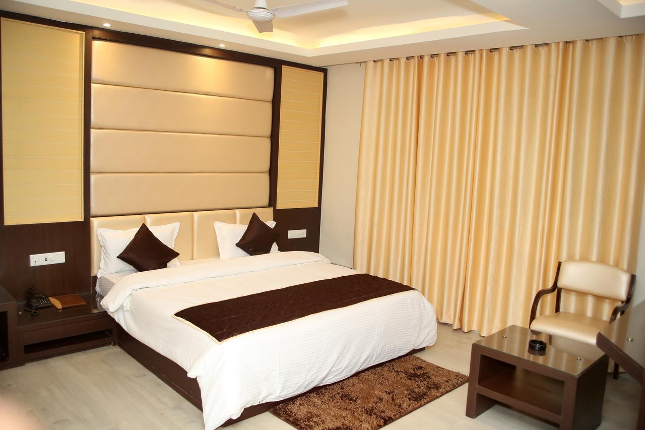 Hotel Lavanya Palace Ratlām Extérieur photo