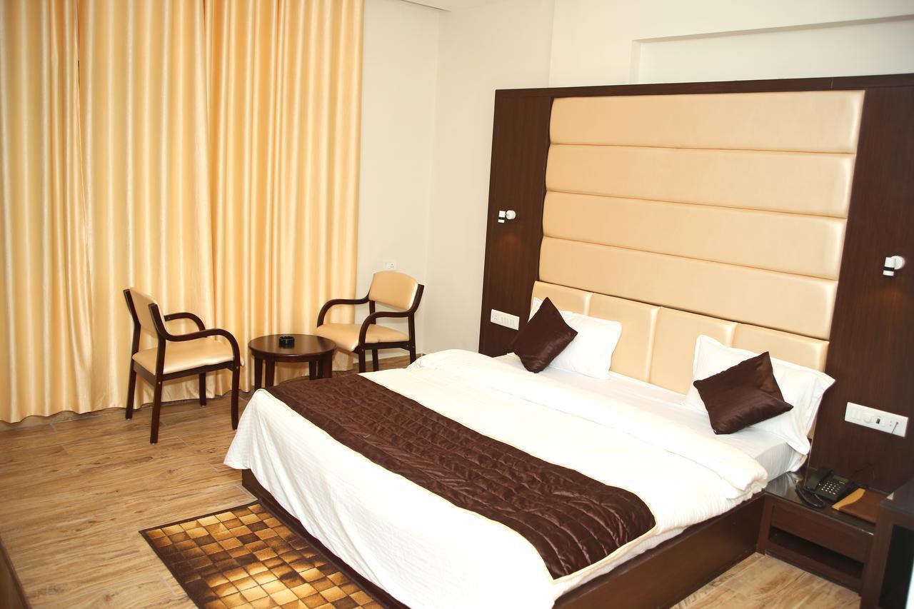 Hotel Lavanya Palace Ratlām Extérieur photo