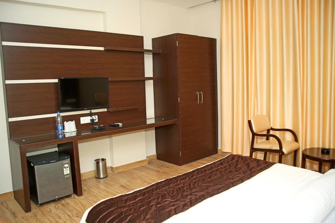 Hotel Lavanya Palace Ratlām Extérieur photo